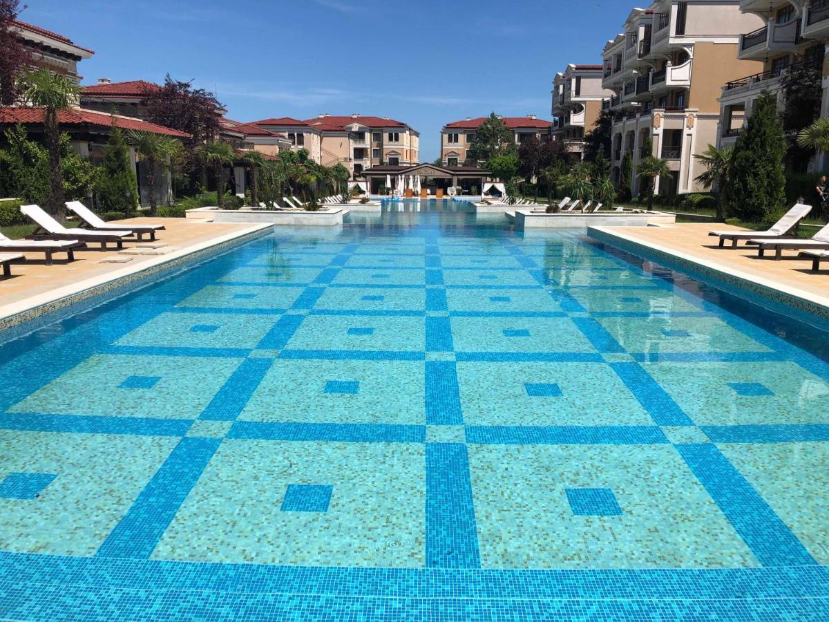 One Bedroom Apartment In G Life โซโซโปล ภายนอก รูปภาพ