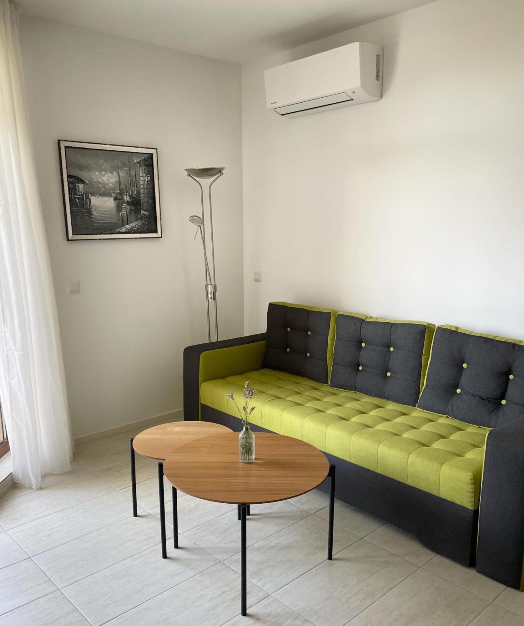 One Bedroom Apartment In G Life โซโซโปล ภายนอก รูปภาพ